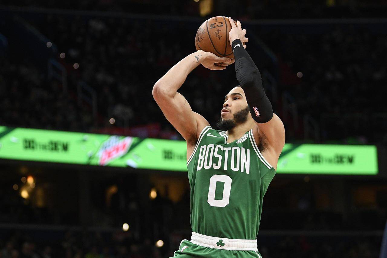 开云-清晨波士顿凯尔特人调整名单以备NBA常规赛；止住颓势环节打磨；球迷炸锅；身体对抗强度拉满的简单介绍