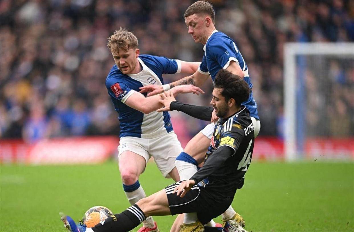 开云体育直播-转折点巴塞罗那状态回暖，足总杯清晨攻防权衡，引发热议，资深球员宣示担当的简单介绍